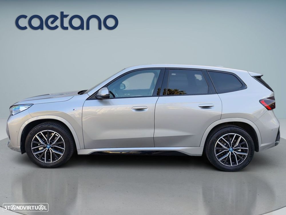 BMW iX1 eDrive20 Pack Desportivo M - 5
