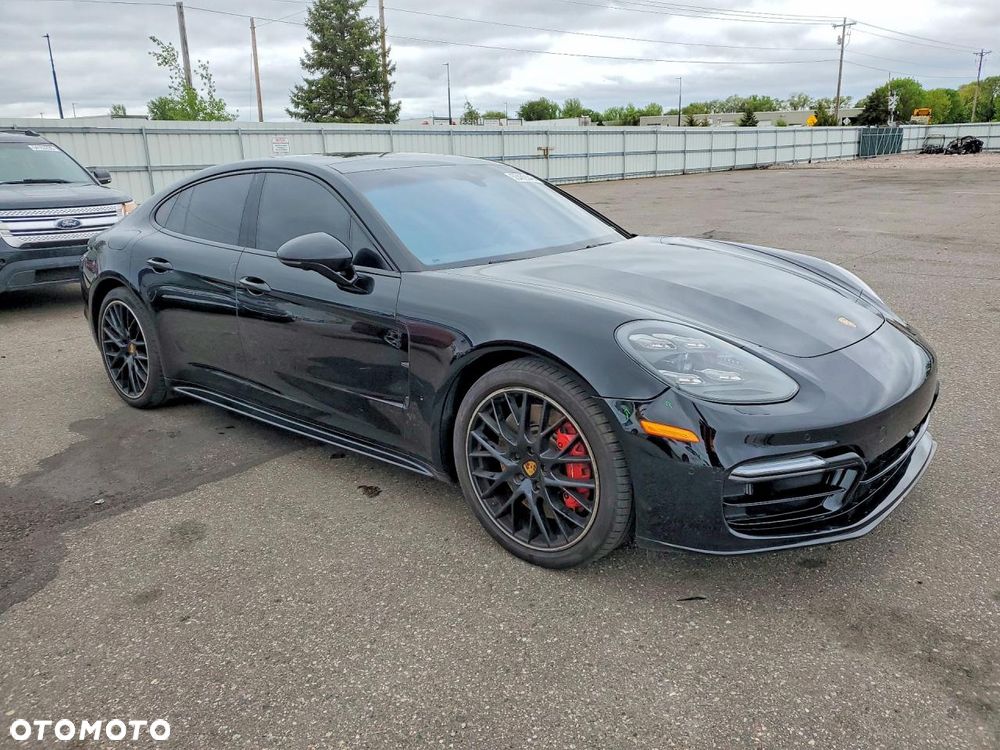 Porsche Panamera - 1