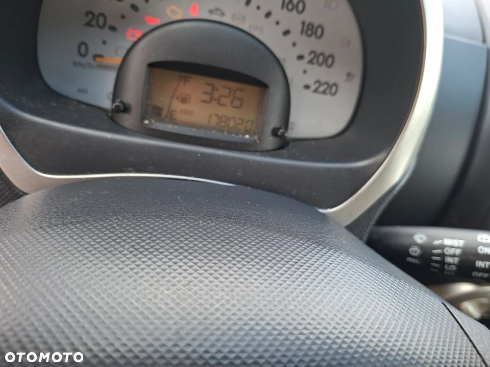 Daihatsu Sirion 1.0 - 10