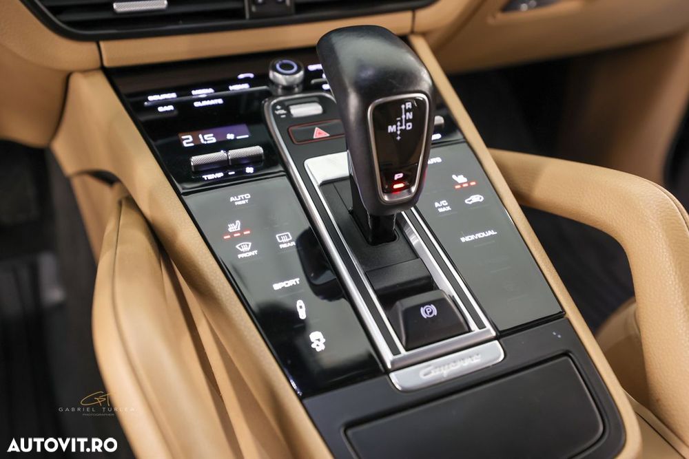 Porsche Cayenne - 22