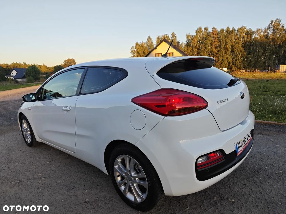 Kia ProCeed - 12