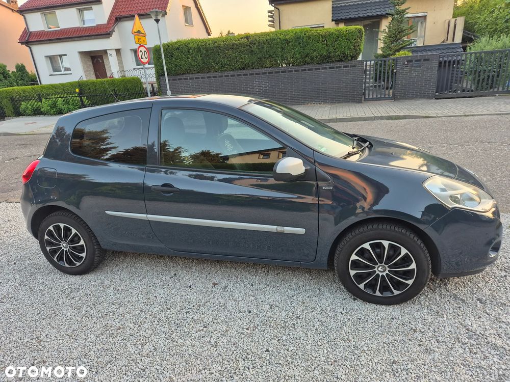 Renault Clio 1.2 16V 75 Yahoo - 13