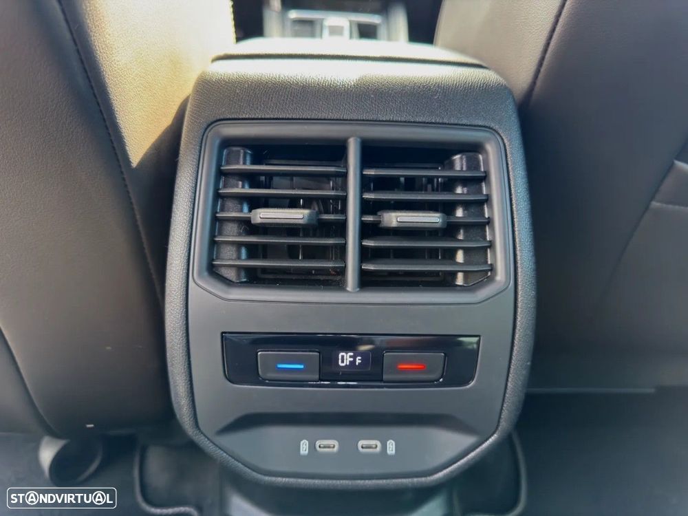 SEAT Leon 1.4 e-Hybrid Xcellence DSG - 26