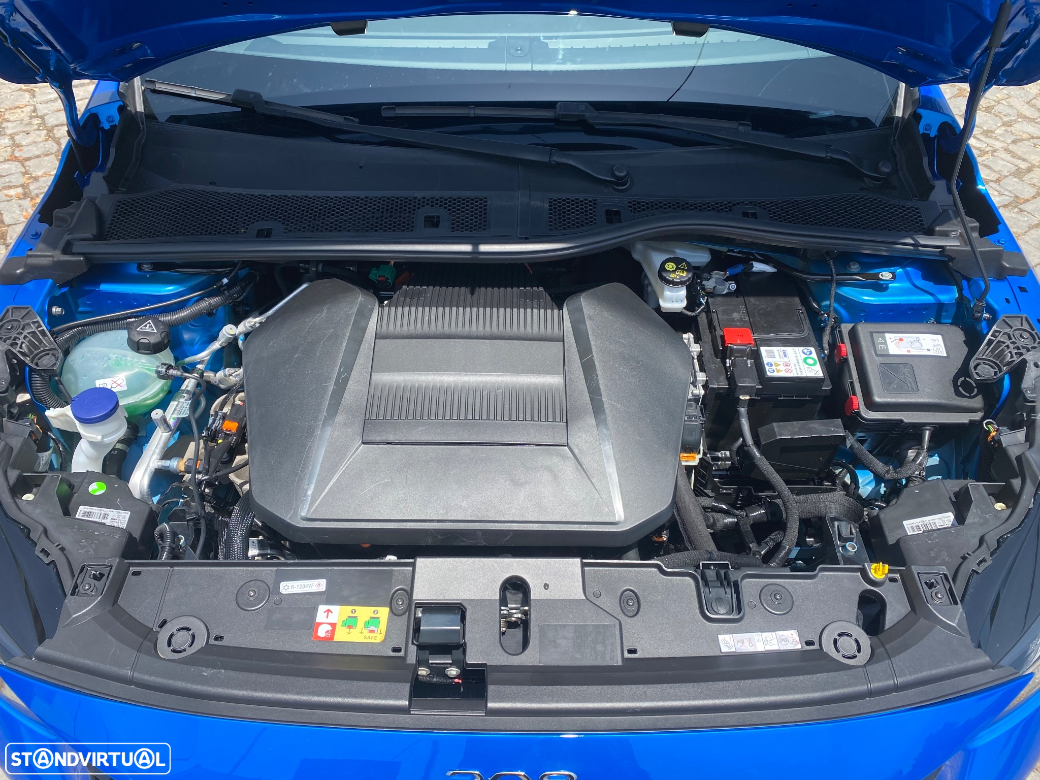 Peugeot e-208 GT - 31