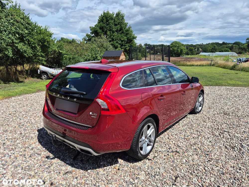 Volvo V60 D6 AWD Plug-in Hybrid R-Design Summum - 25