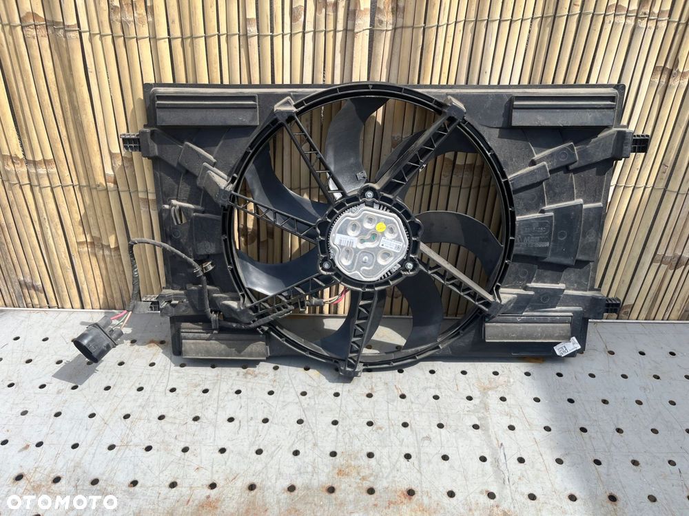 VW Passat B8 3G wentylator chłodnicy 5Q0121205S - 2