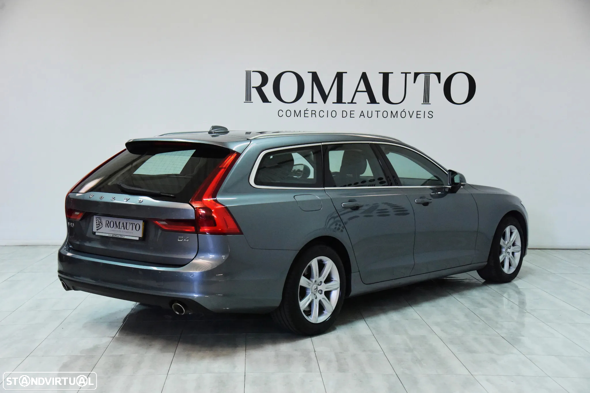 Volvo V90 2.0 D4 Momentum Geartronic - 5