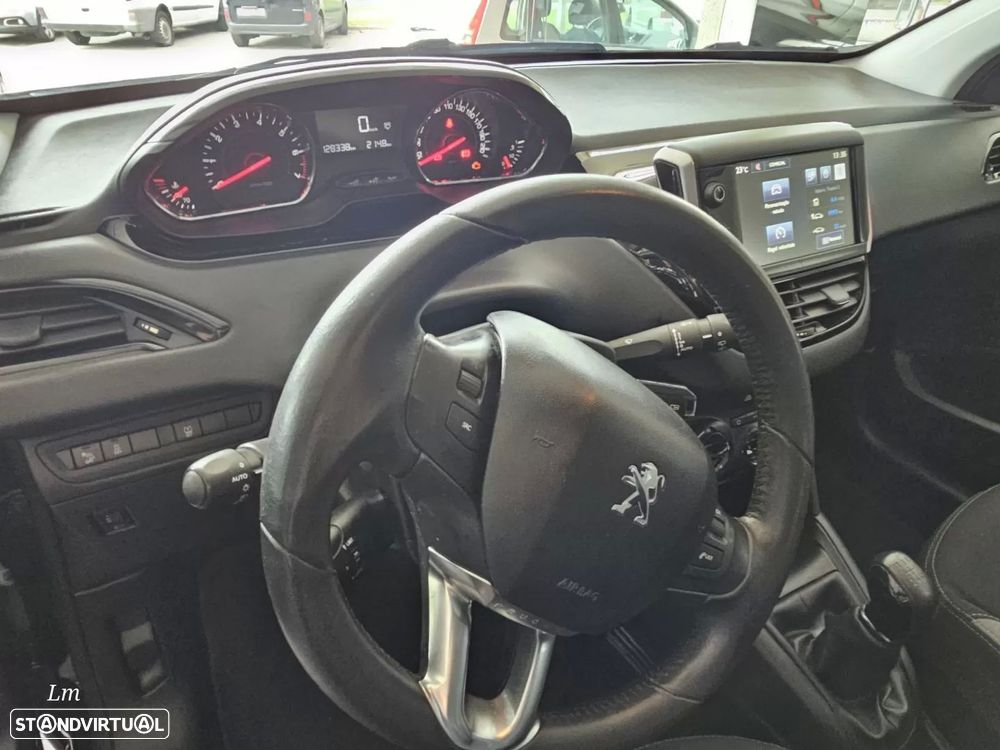 Peugeot 208 1.2 VTi SE Style - 12