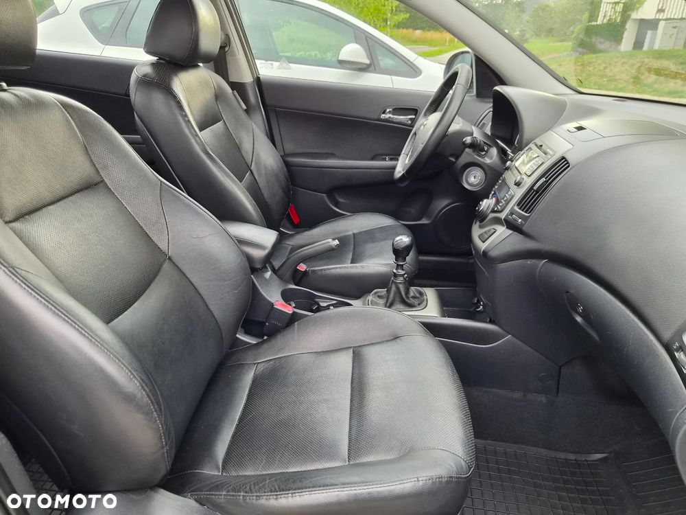 Hyundai i30 2.0 Premium - 30