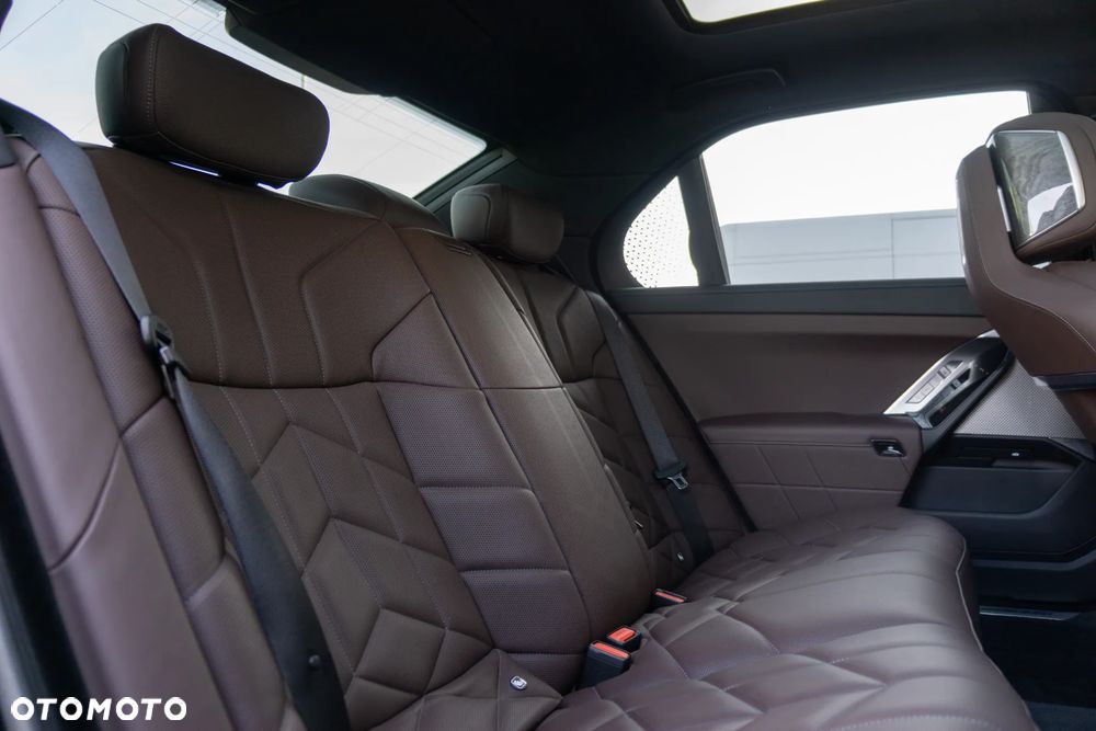 BMW i7 - 18