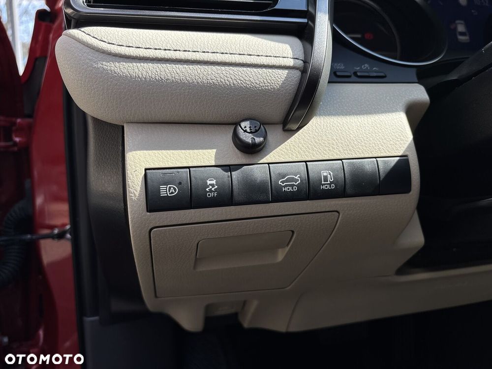 Toyota Camry 2.5 Hybrid Comfort CVT - 28