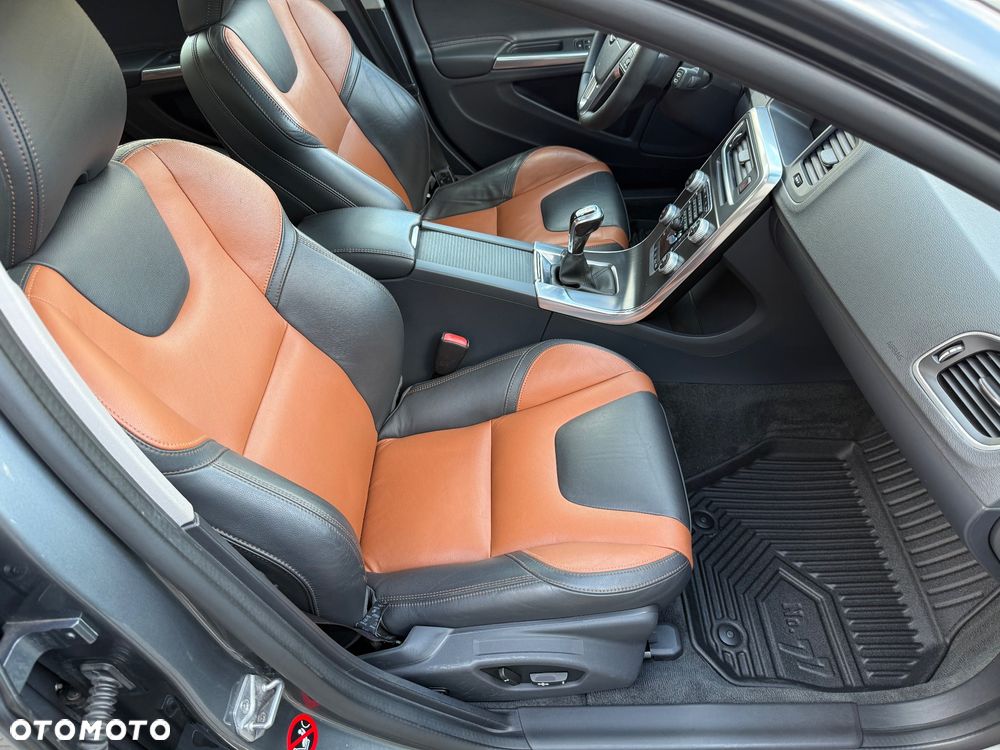 Volvo V60 Cross Country D4 Drive-E Summum - 28