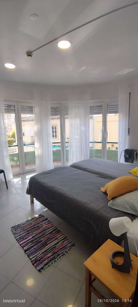 T5 mobilado em Carcavelos com 2 casas de banho - Grande imagem: 3/21
