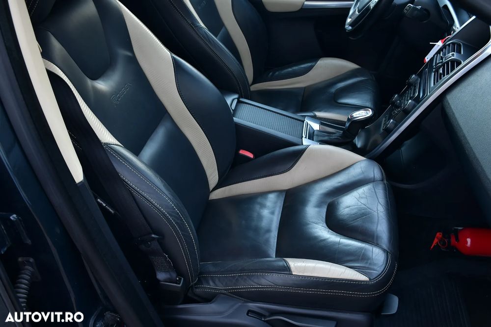Volvo XC 60 D5 AWD Rdesign - 8
