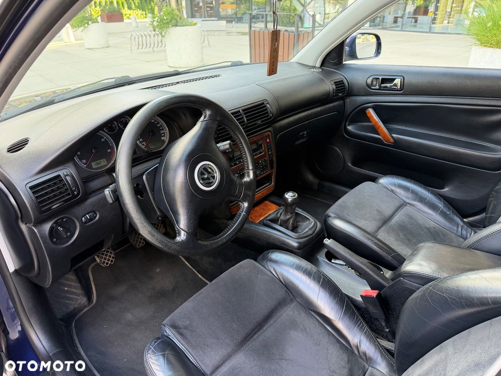 Volkswagen Passat 1.9 TDI Highline - 10