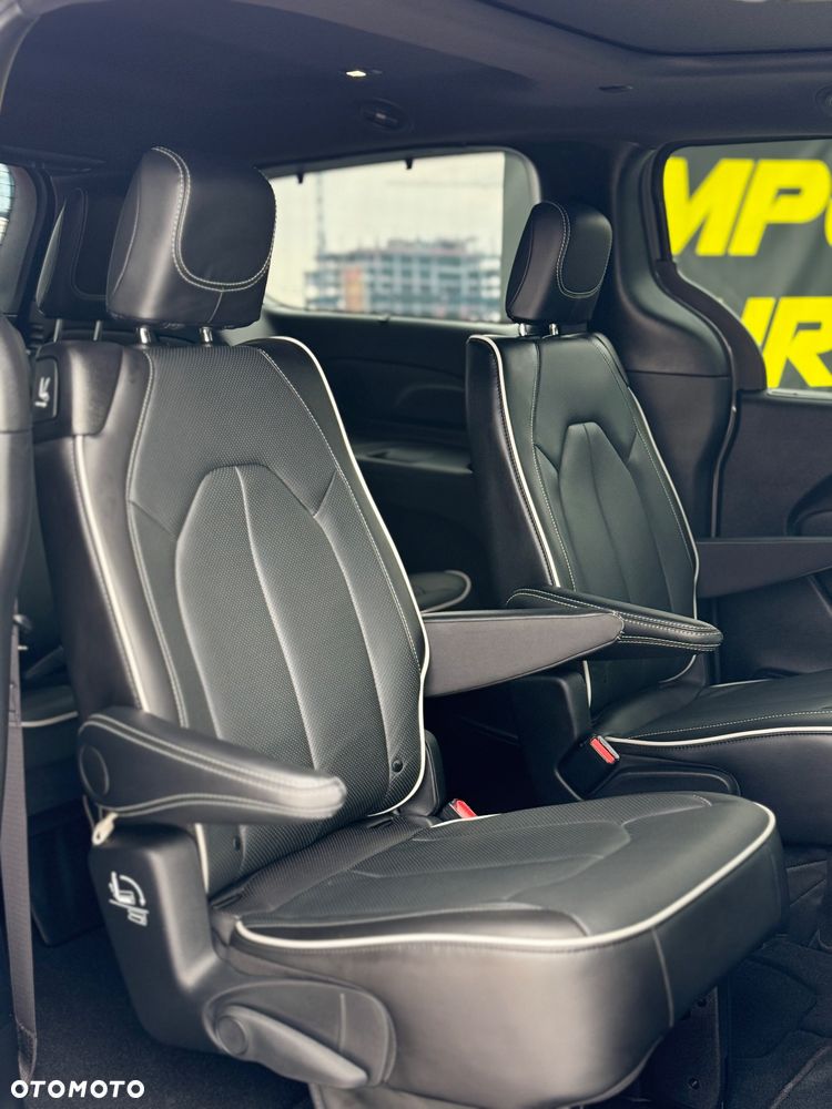 Chrysler Pacifica - 27