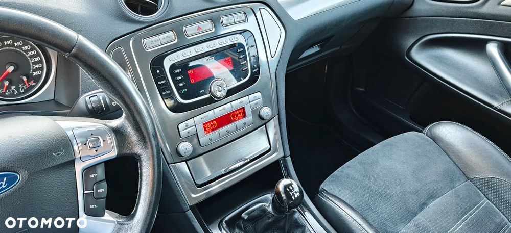 Ford Mondeo 2.0 Platinium X - 22