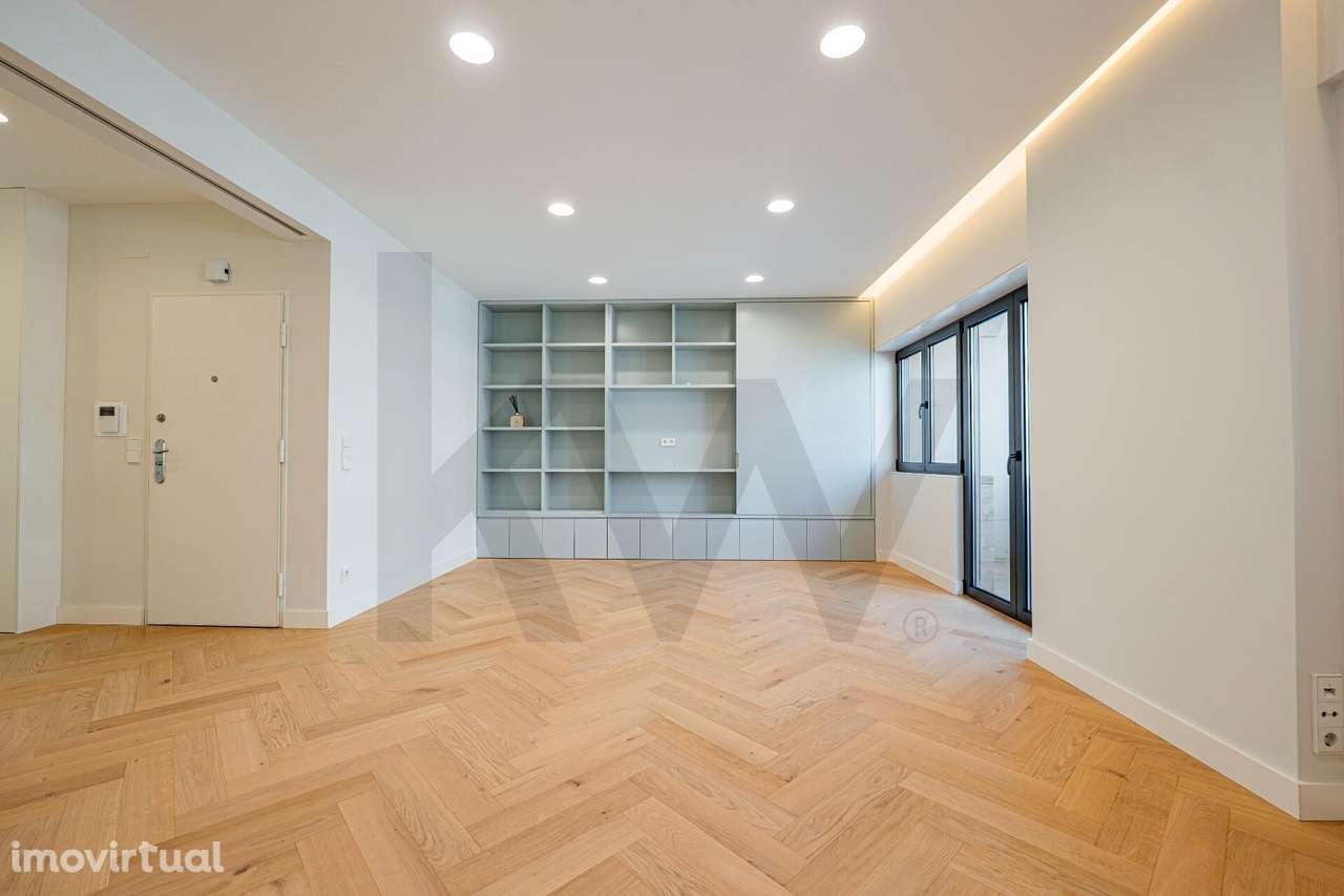 T3 + 1 de Autor com Renovação Total de Excelência | Campolide / Sete R - Grande imagem: 2/57