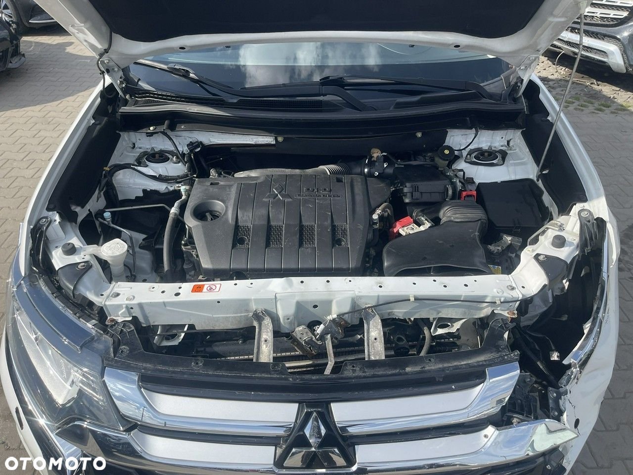 Mitsubishi Outlander 2.2 DI-D 4WD Automatik Intense - 11