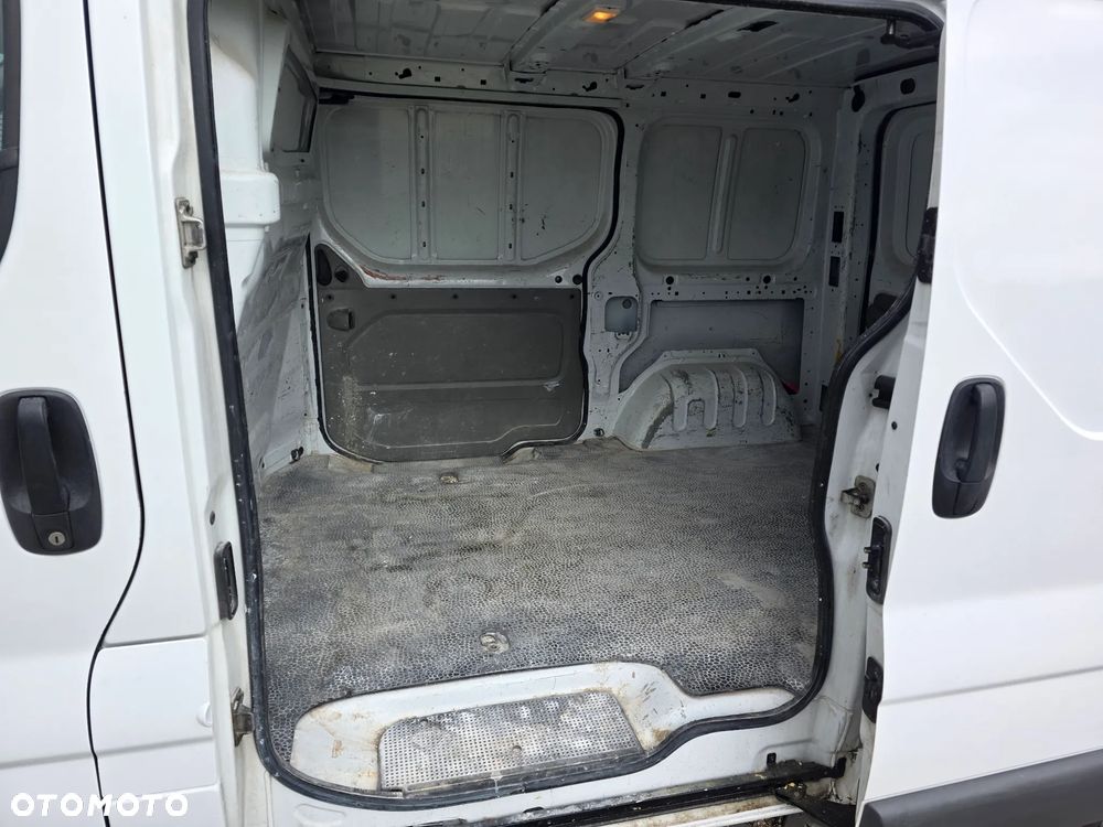 Opel Vivaro - 10