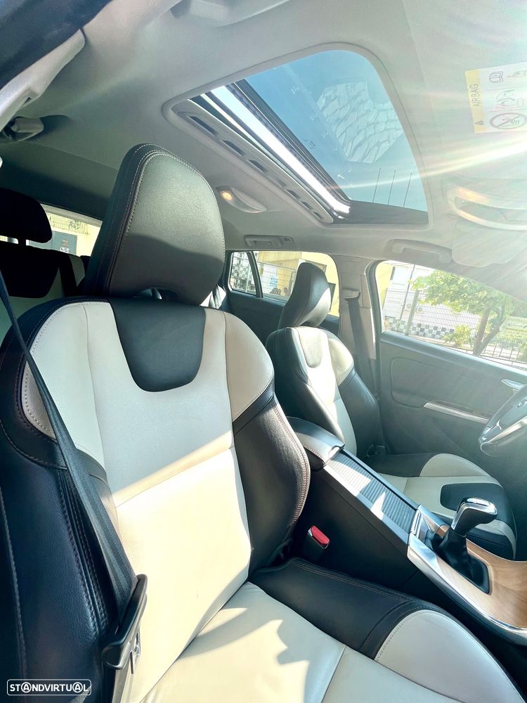 Volvo V60 Cross Country D3 Summum - 10