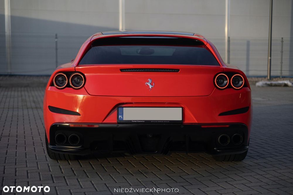 Ferrari GTC4Lusso - 35