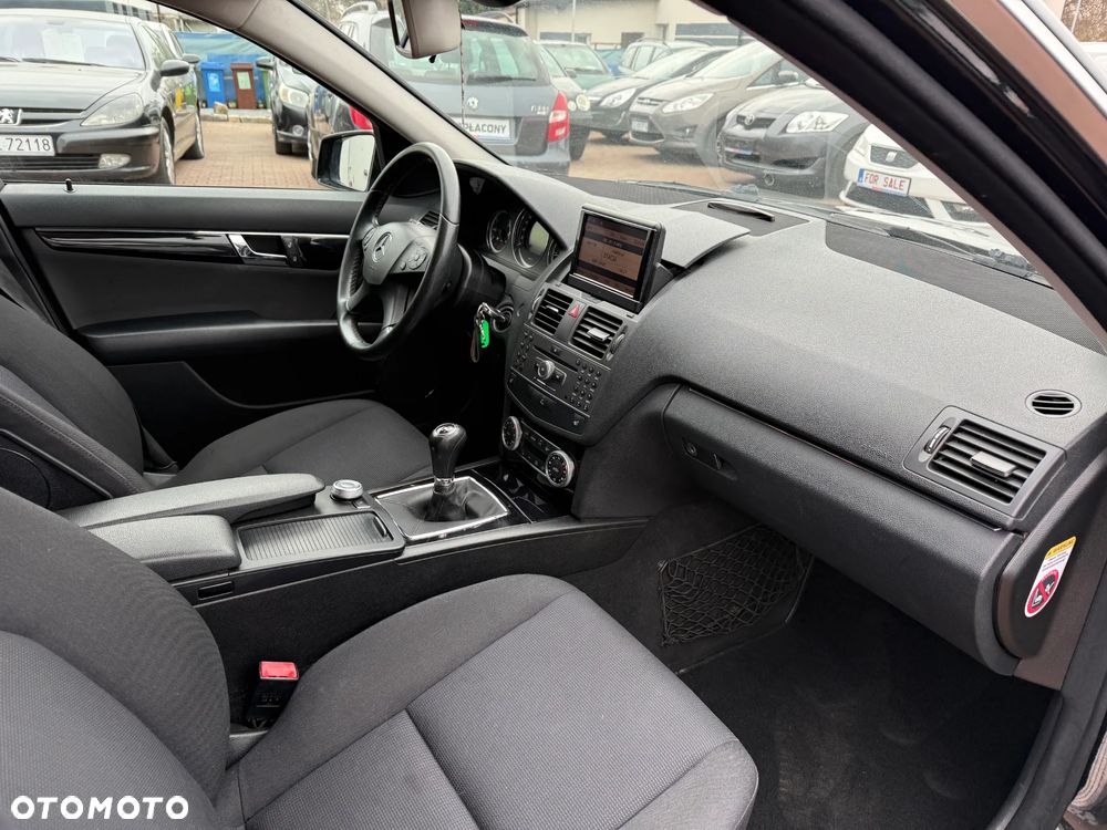 Mercedes-Benz Klasa C 220 CDI DPF (BlueEFFICIENCY) Elegance - 28