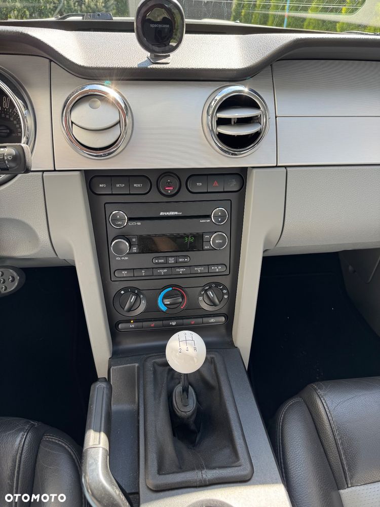 Ford Mustang 4.6 V8 GT - 17