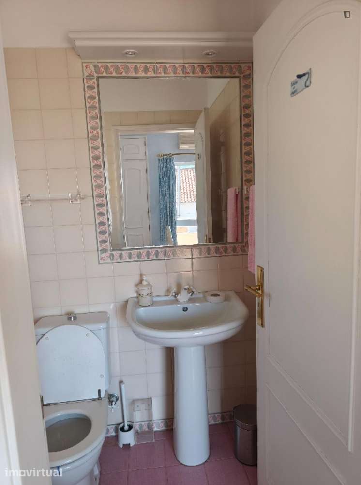 Quarto - localizado em Setubal - Grande imagem: 4/11