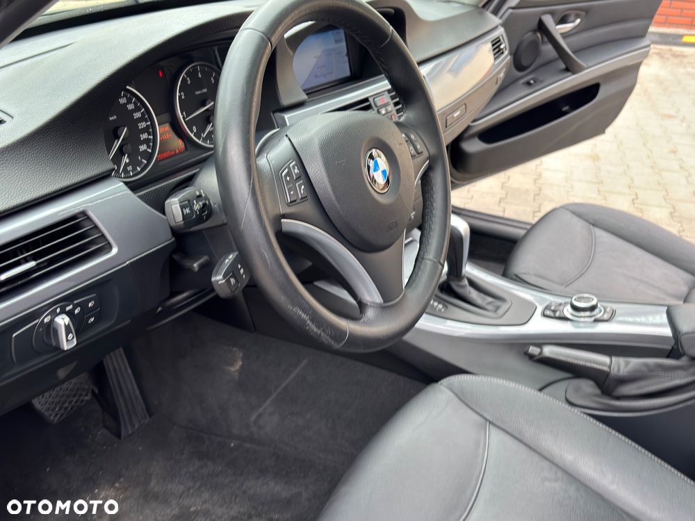 BMW Seria 3 320i - 35