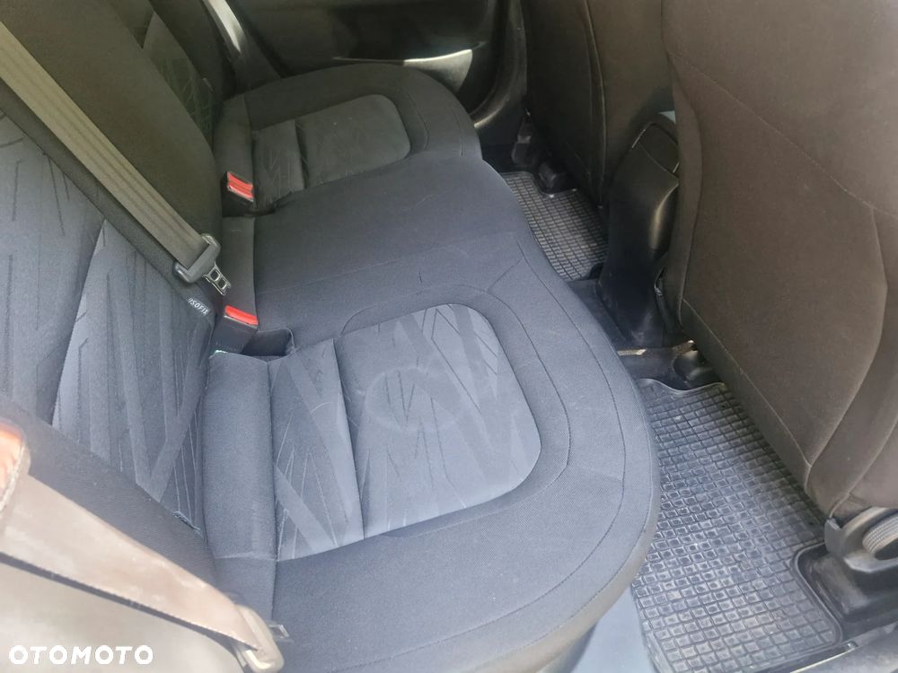 Kia Ceed - 13
