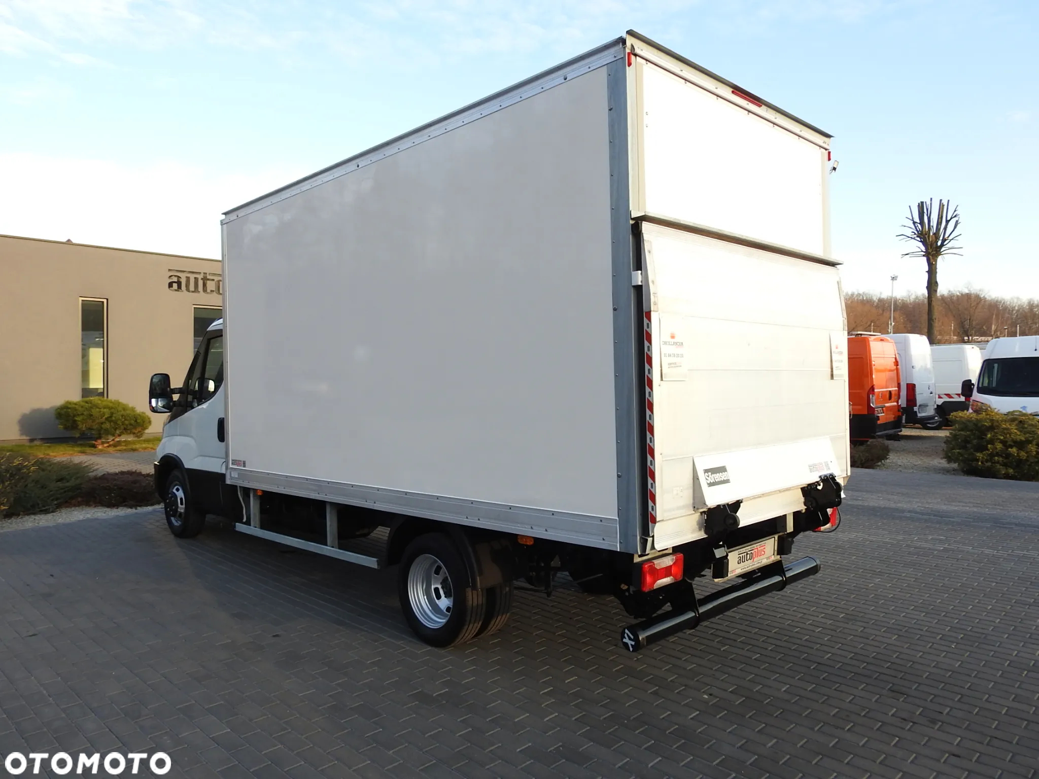 Iveco DAILY 35S16 KONTENER WINDA 8 PALET TEMPOMAT KLIMATYZACJA BLIŹNIACZE KOŁA 160KM [ 689599 ] - 10