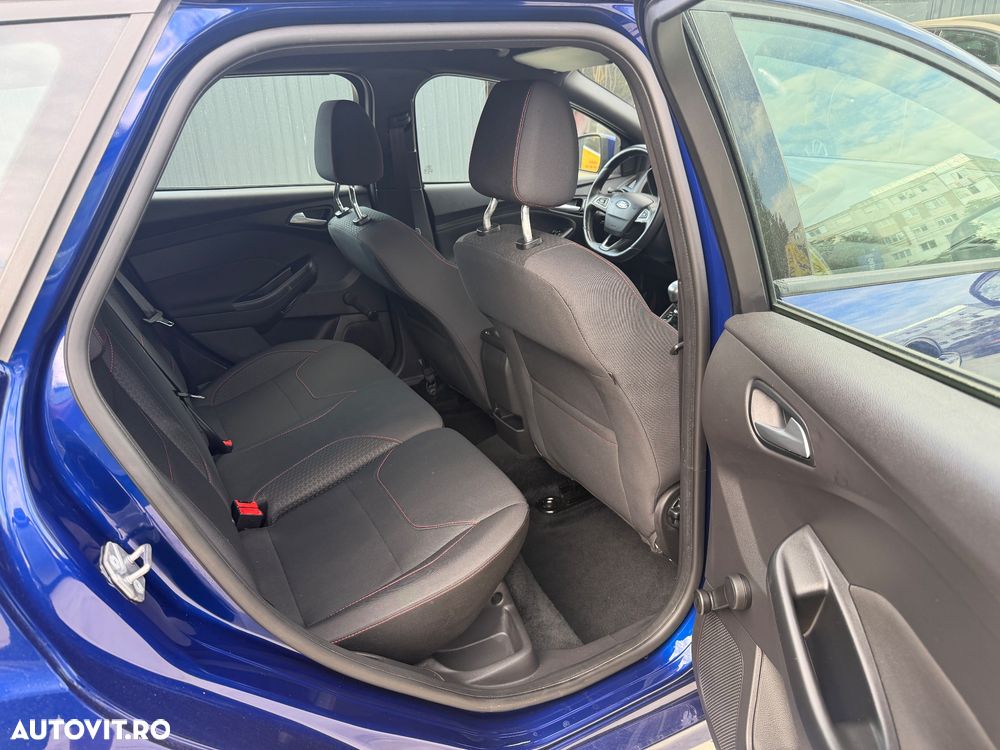Ford Focus - 35