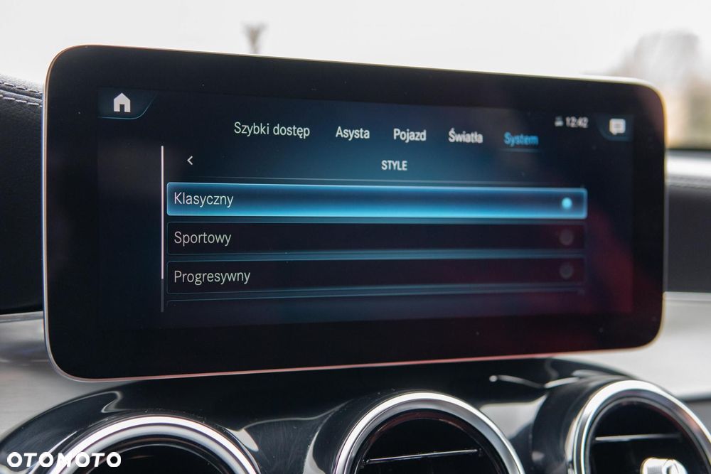 Mercedes-Benz GLC 300 4Matic 9G-TRONIC AMG Line - 29