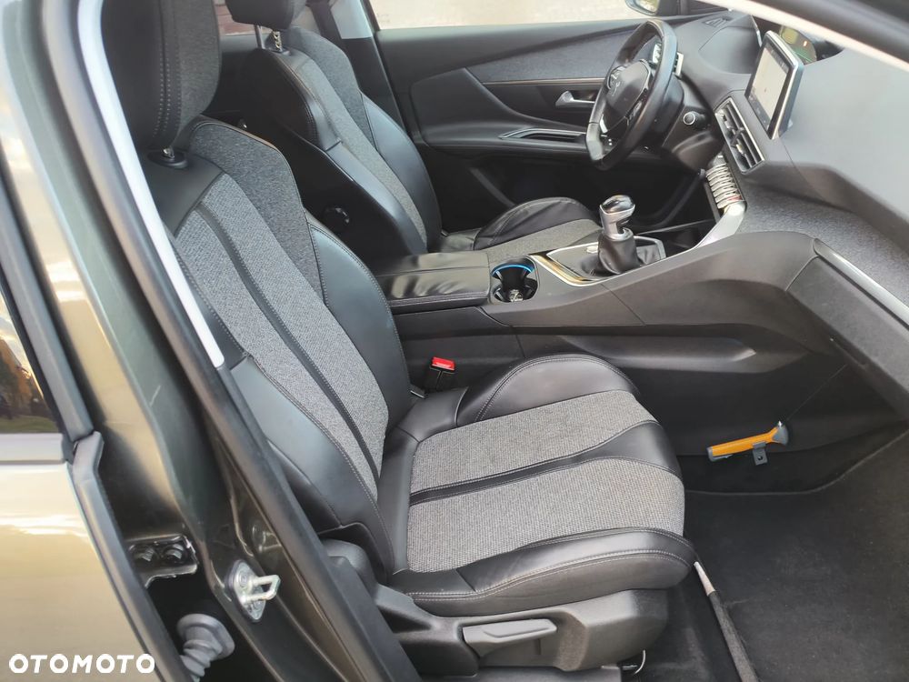 Peugeot 3008 1.2 PureTech Allure S&S - 12