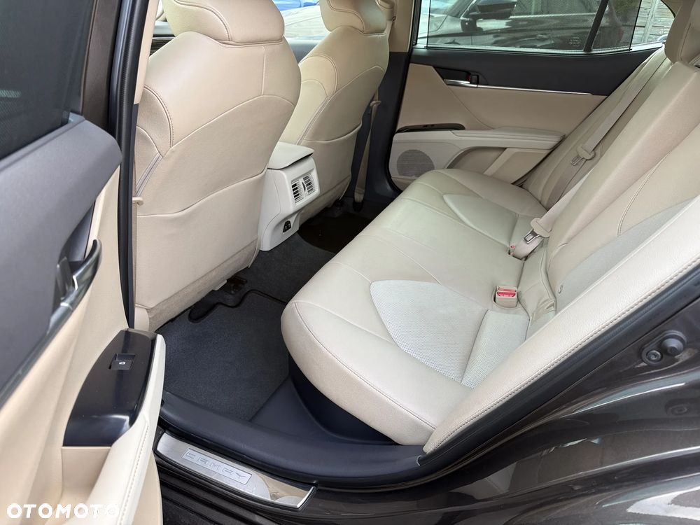 Toyota Camry 2.5 Hybrid Executive CVT - 15