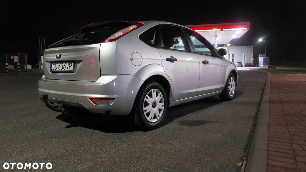 Ford Focus 1.6 Trend + - 6