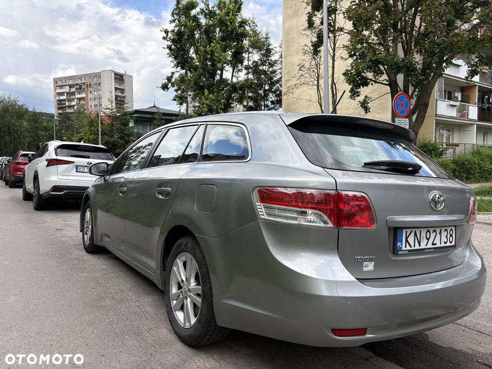 Toyota Avensis - 9