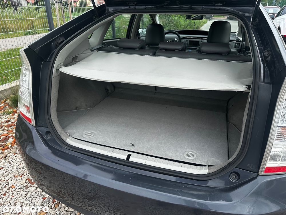 Toyota Prius 1.8 HSD Premium - 26