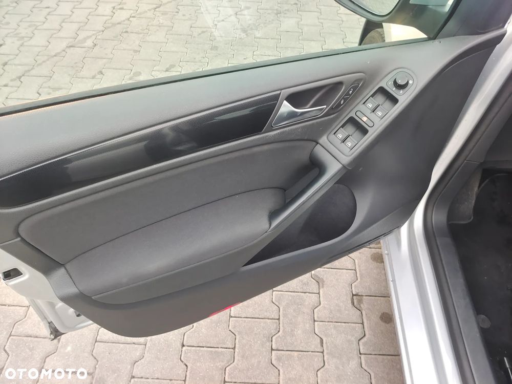Volkswagen Golf - 25