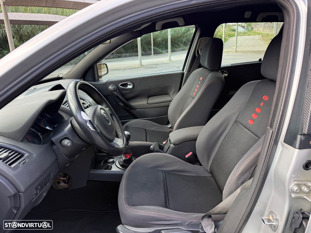 Renault Mégane Break 1.5 dCi FAP Dynamique - 9