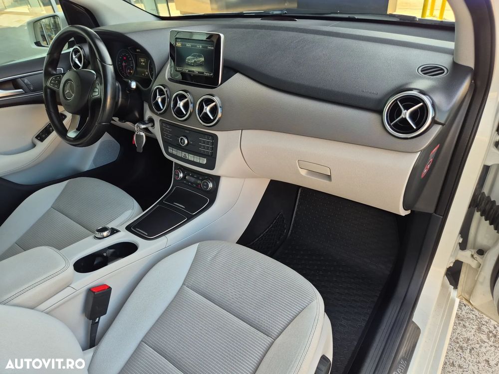 Mercedes-Benz B 180 - 21