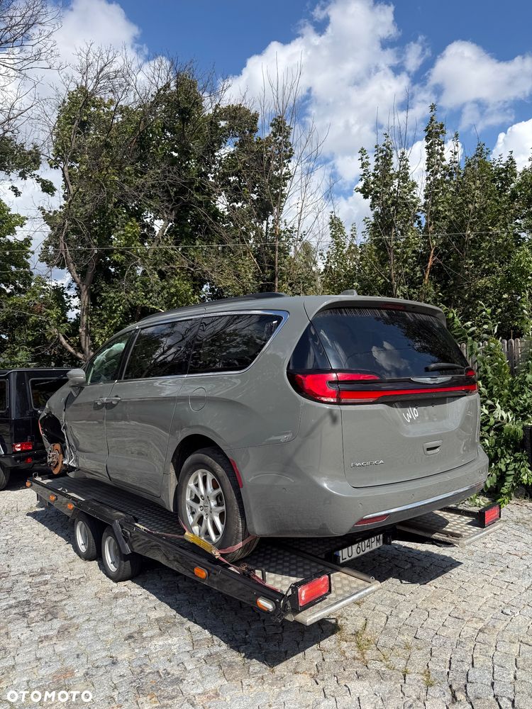 Chrysler Pacifica - 6