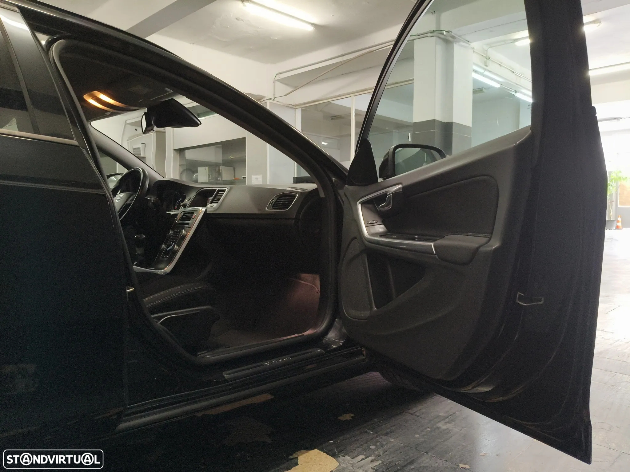 Volvo V60 1.6 D2 Drive Momentum Start/Stop - 24