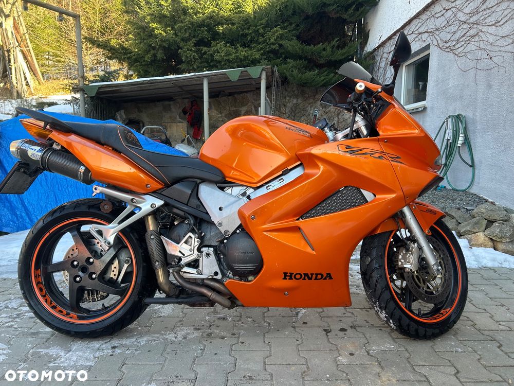 Honda VFR - 4