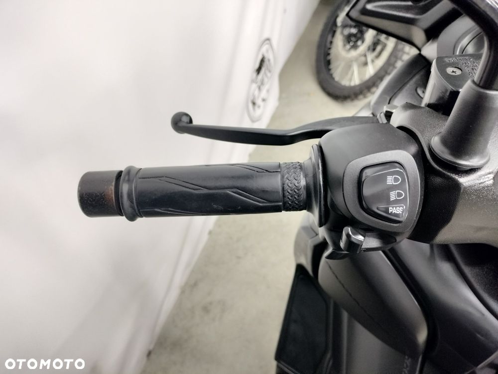 Yamaha X-max - 10