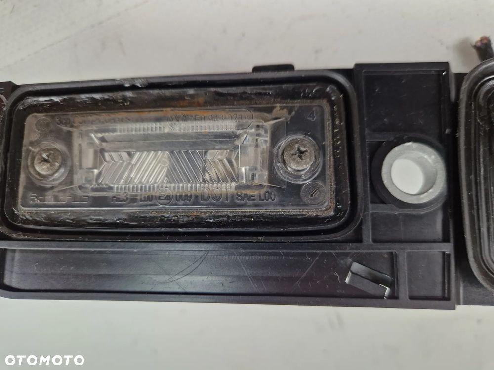 Listwa lampki oświetlenie tablicy rejestracyjnej VW Touran I - 5