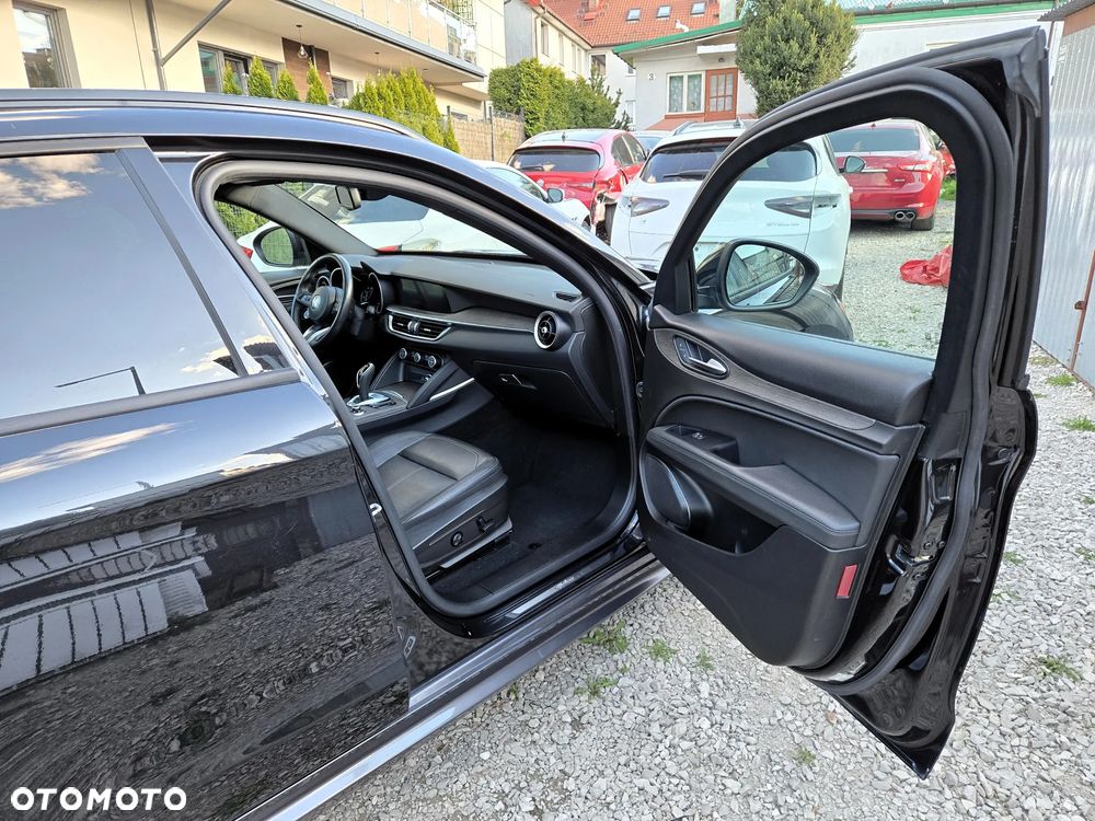 Alfa Romeo Stelvio 2.0 Turbo 16V AT8-Q4 Ti - 28
