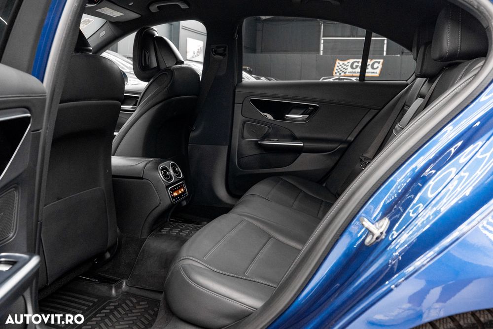 Mercedes-Benz C 300 4Matic 9G-TRONIC AMG Line - 17