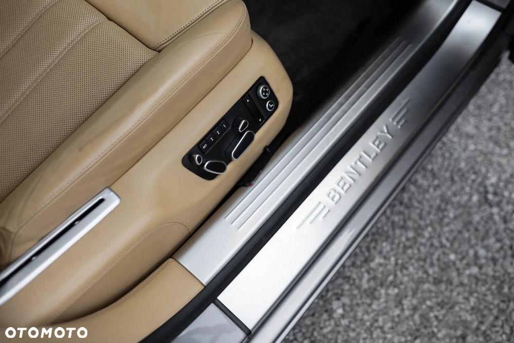 Bentley Flying Spur - 25